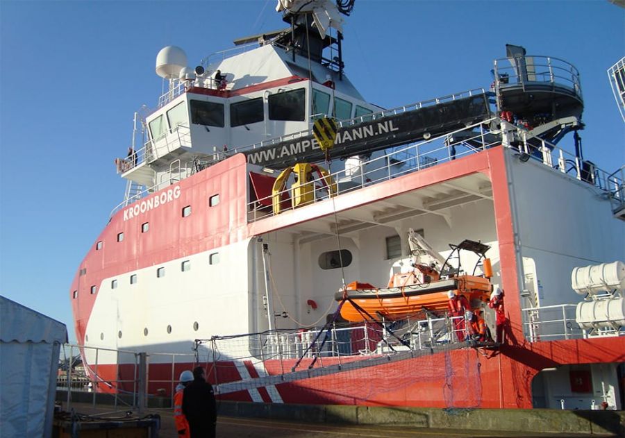 Shell Netherlands crane transferring the Reflex Marine FROG XT onto a ship.