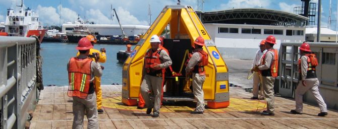 Reflex Marine FROG 6 crew landing on a ship deck.