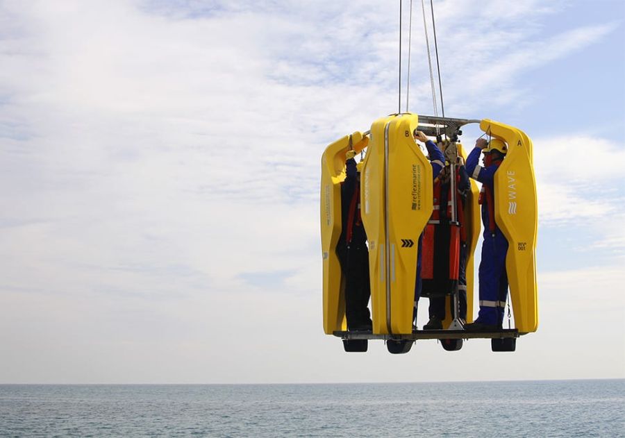 Reflex Marine WAVE-4 transferring personnel over the sea.