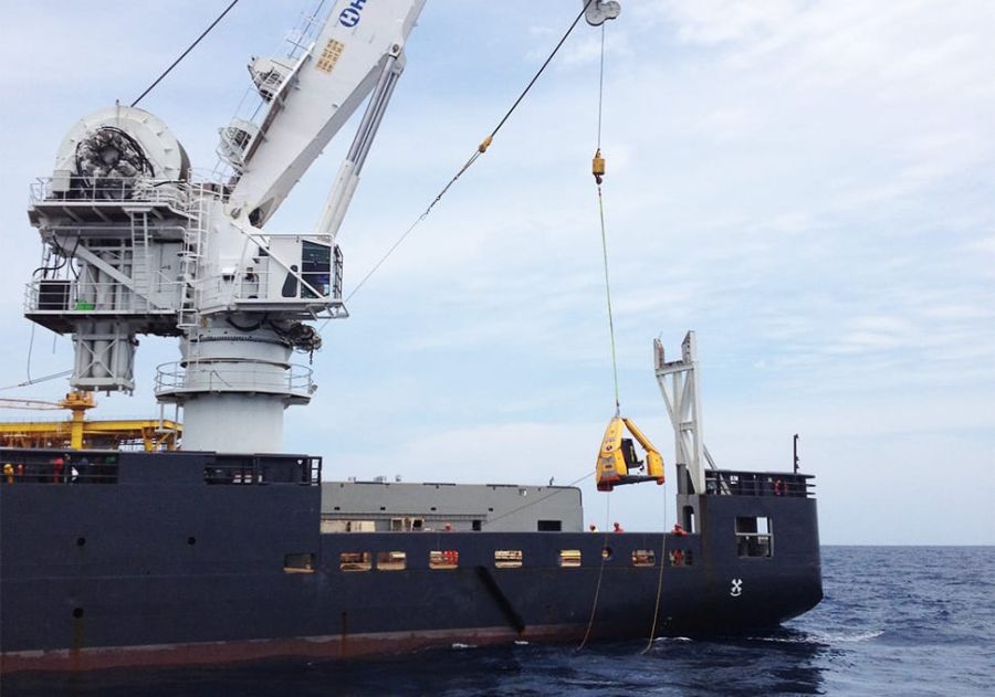 Olympic Shipping crane transfers personnel with the Reflex Marine FROG.